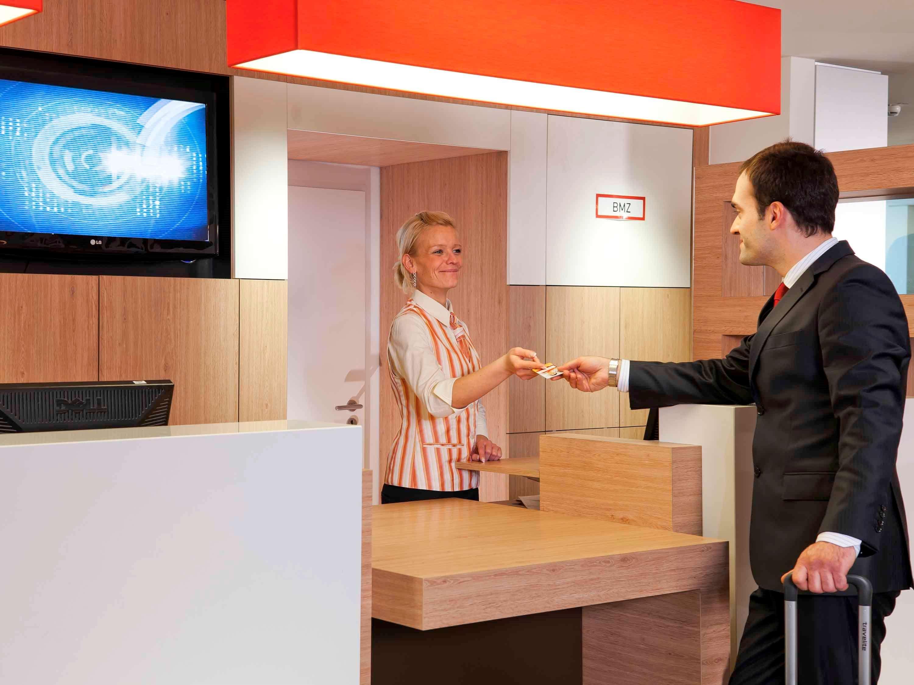 Ibis Hauptbahnhof Hotel 2*