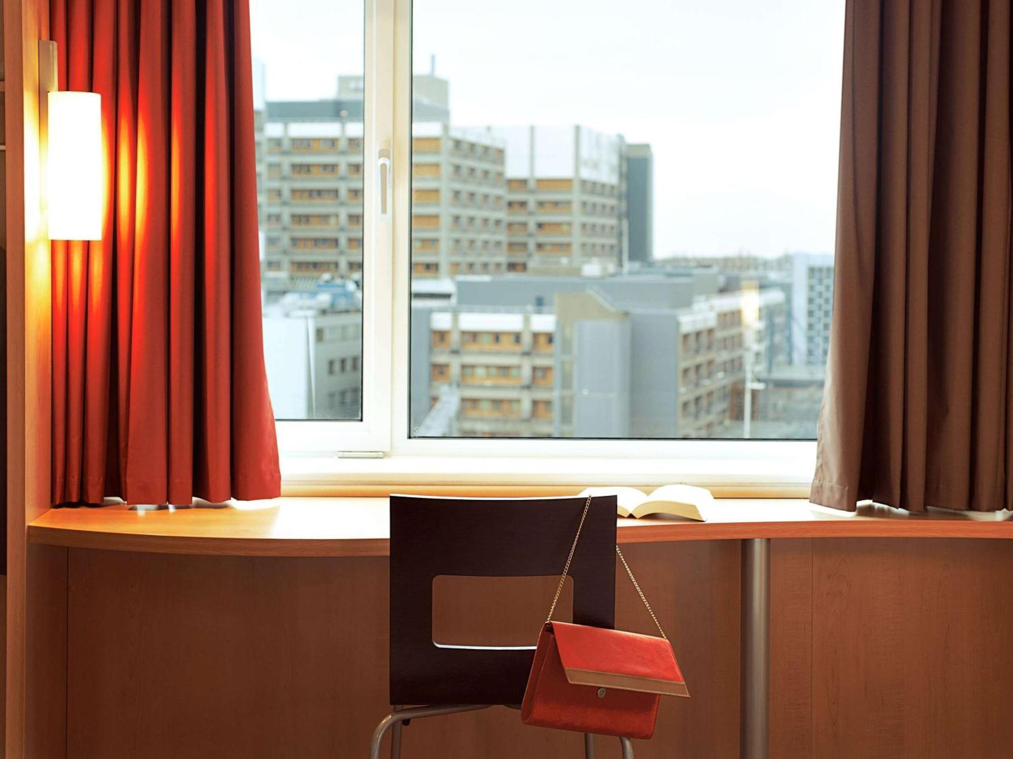 Ibis Hauptbahnhof Hotel 2*